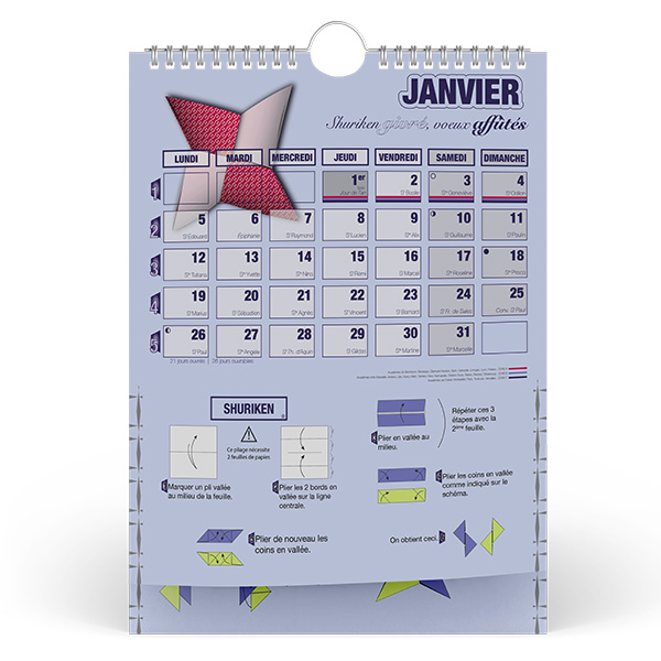 calendrier ouvert sur la page du mois de janvier : dates + instructions de l'origmi du mois à détacher (ici, un shuriken)